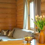 Zloty Gron Log & Hébergement de vacances *