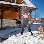 Zloty Gron Log & Hébergement de vacances