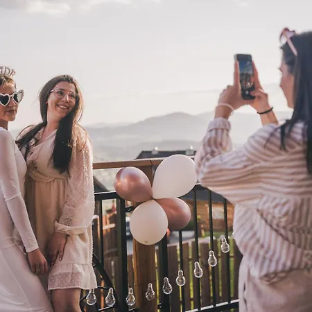 Zloty Gron Log & Hébergement de vacances *