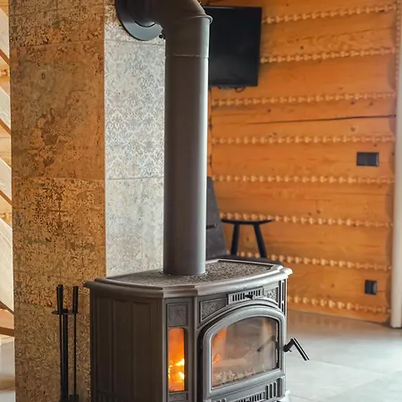 Zloty Gron Log & Hébergement de vacances